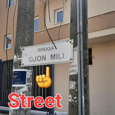 Deni's Family In New Blvd